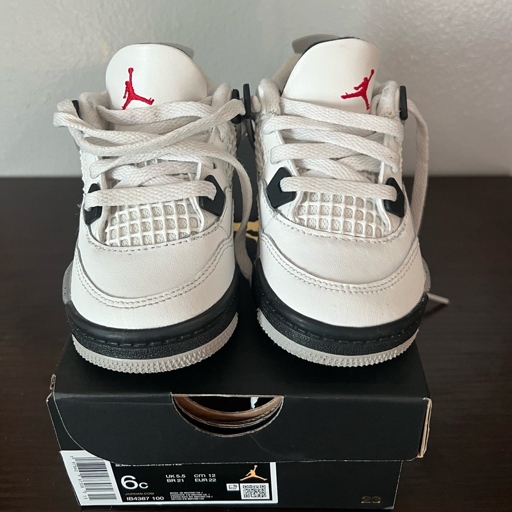Toddler Jordan 4’s Retro OG, White Cements. Size 6C